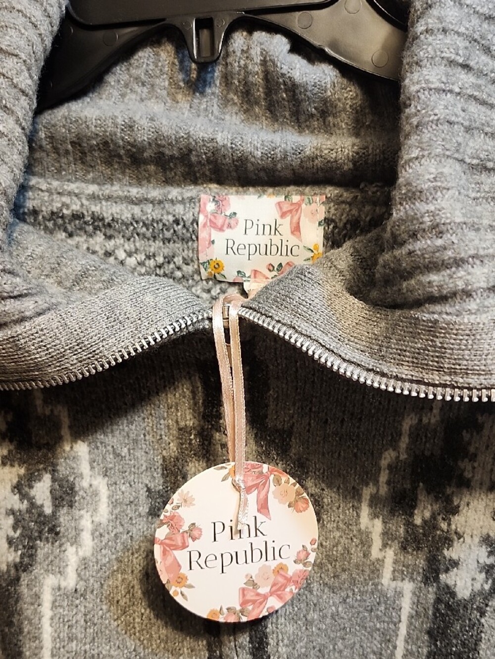 ❤️3 For 10.❤️Pink Republic Gray & Cream Patterned Shawl Collar Sweater - Picture 2 of 3